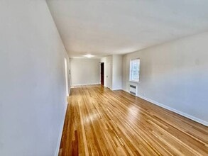 34 Park Ave, Unit 1 in Bloomfield, NJ - Foto de edificio - Building Photo