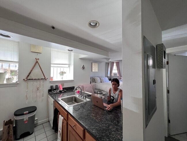 15 Park Dr, Unit D in Boston, MA - Building Photo - Building Photo
