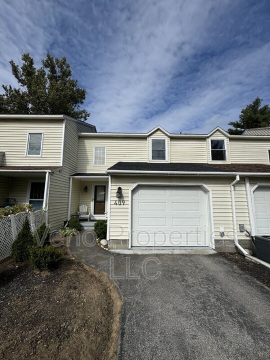 409 Antler Ct in Ballston Spa, NY - Building Photo