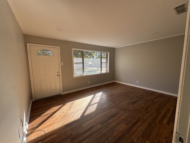 1019 Brooksy St in Gilmer, TX - Building Photo - Building Photo