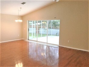 7011 Silverwood Dr in New Port Richey, FL - Foto de edificio - Building Photo