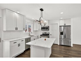 110920 Oak Knoll Terrace S in Minnetonka, MN - Building Photo