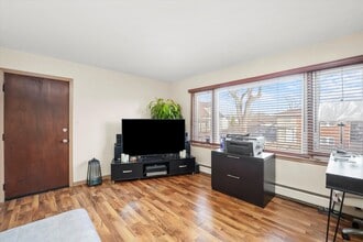 69 E Quincy St in Riverside, IL - Building Photo - Building Photo