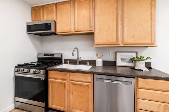 13754 Mango Dr, Unit 111 in Del Mar, CA - Foto de edificio - Building Photo