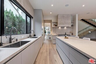 352 Crescent Dr in Beverly Hills, CA - Building Photo - Building Photo