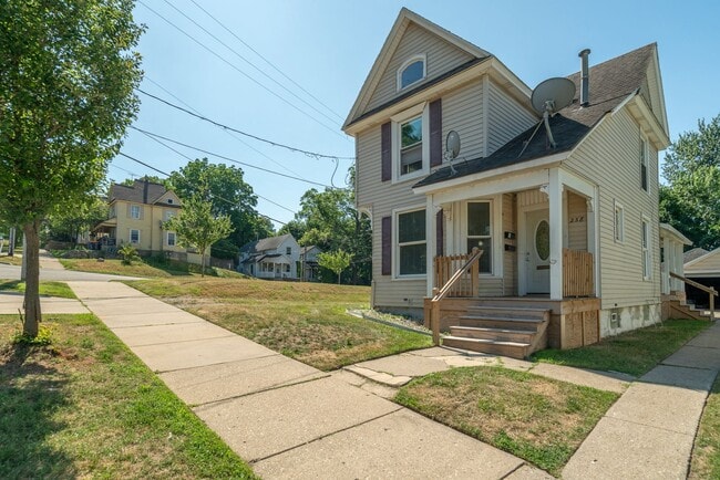 258 Quimby St NE in Grand Rapids, MI - Building Photo - Building Photo