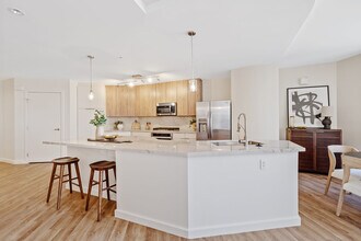 44 Monroe in Phoenix, AZ - Foto de edificio - Building Photo