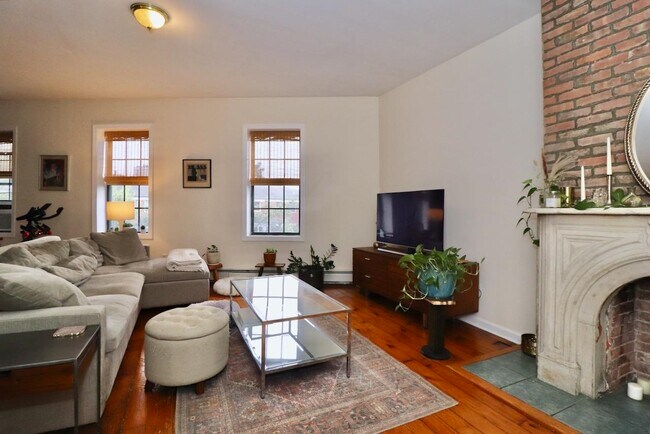 260 Newark Ave in Jersey City, NJ - Building Photo - Building Photo