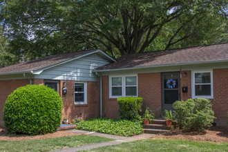 Cotswold East in Charlotte, NC - Foto de edificio - Building Photo