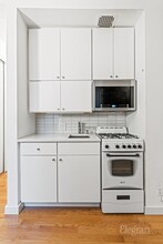 57 Thompson St in New York, NY - Building Photo - Building Photo