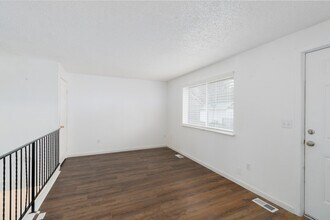 617 E Lacrosse Ave in Spokane, WA - Foto de edificio - Interior Photo