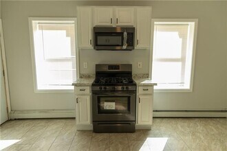 287 Manton Ave in Providence, RI - Foto de edificio - Building Photo