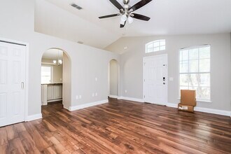 1048 Brenton Leaf Dr in Ruskin, FL - Building Photo - Building Photo