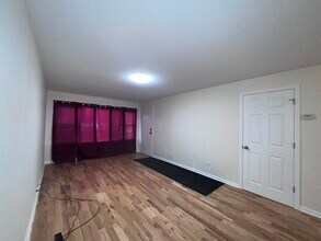 8919 S Muskegon Ave in Chicago, IL - Building Photo - Building Photo