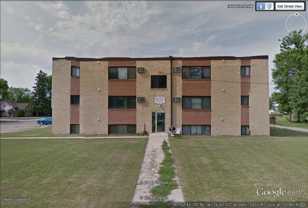 Townview in Red Lake Falls, MN - Building Photo