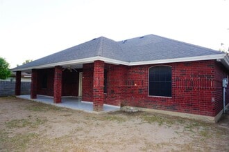 8991 Snow Falls Dr in Laredo, TX - Building Photo - Building Photo