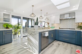 3288 Wrightwood Dr in Los Angeles, CA - Building Photo - Building Photo