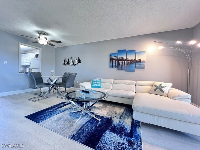 400 Forest Lakes Blvd in Naples, FL - Building Photo - Building Photo