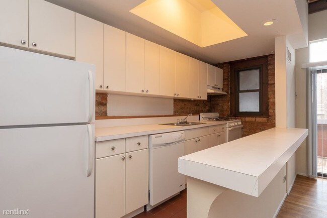 3013 N Broadway-Unit -Unit 03 in Chicago, IL - Building Photo - Building Photo