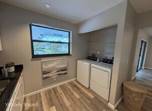 1250 SE Parkview Pl in Stuart, FL - Building Photo - Building Photo