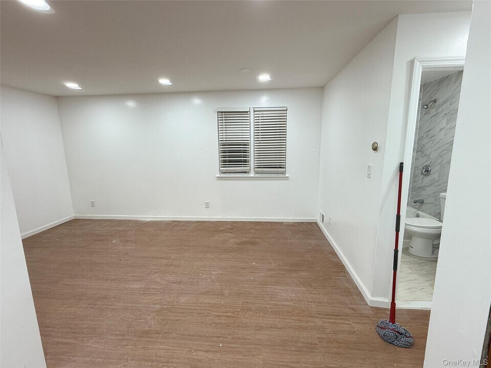 733 Warwick St in Brooklyn, NY - Building Photo