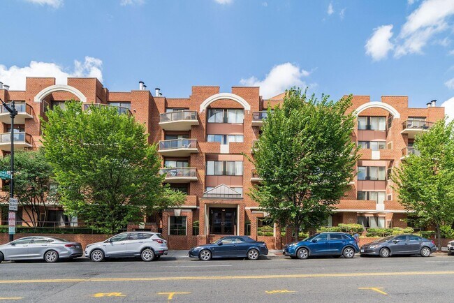2320 Wisconsin Ave NW in Washington, DC - Building Photo - Building Photo