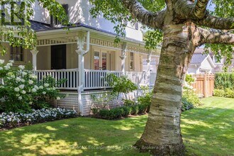 212 King St in Oakville, ON - Building Photo - Building Photo