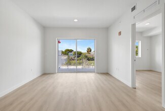 232 Fordham Dr, Unit A1 in Lake Worth Beach, FL - Foto de edificio - Building Photo