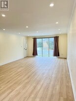 61 Parkside Dr in Newmarket, ON - Building Photo