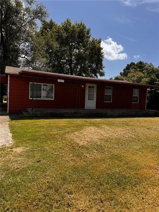 721 E Hwy 264 in Springdale, AR - Building Photo