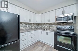 2251 Mountainside Dr in Burlington, ON - Building Photo - Building Photo