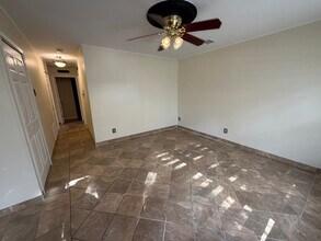 21122 Annapolis St in Dearborn Heights, MI - Foto de edificio - Building Photo