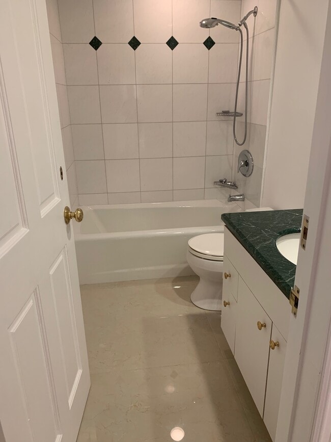 129 Alta Ave, Unit 7 in Santa Monica, CA - Foto de edificio - Building Photo