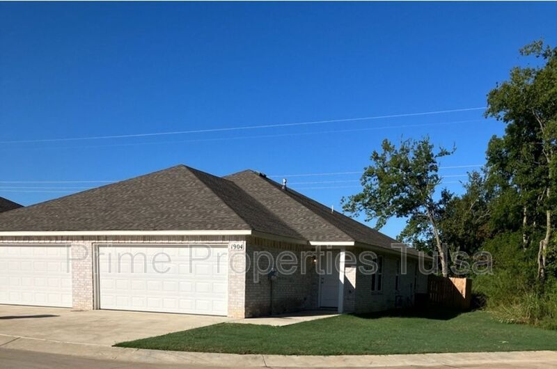 1901 Cypress St in Wagoner, OK - Building Photo