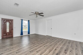 2315 4th St in Liverpool, TX - Building Photo - Building Photo