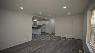 15559 E Bates Ave in Aurora, CO - Foto de edificio - Building Photo