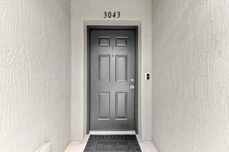 3043 Grandiflora Dr in Greenacres, FL - Building Photo - Building Photo