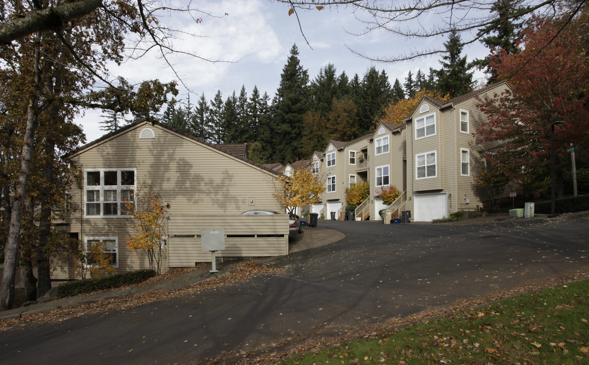 Mountain Park in Lake Oswego, OR - Foto de edificio