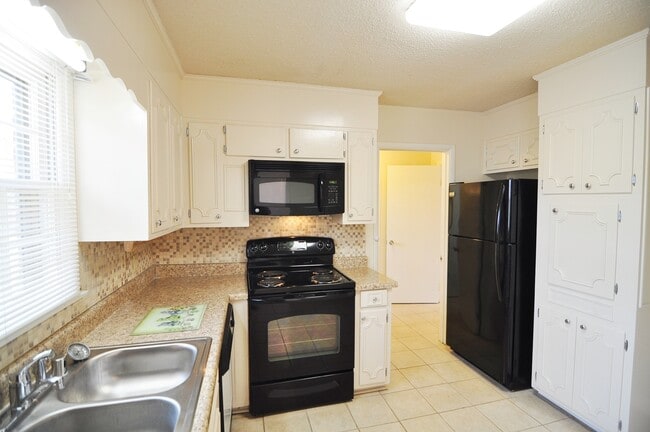 2505 Lancelot Dr SE in Huntsville, AL - Building Photo - Building Photo