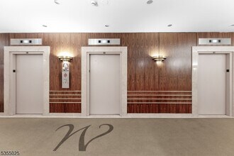 200 Winston Dr in Cliffside Park, NJ - Building Photo - Building Photo