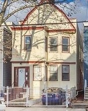 80 Warner Ave in Jersey City, NJ - Building Photo - Building Photo