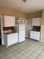 107 Heath St, Unit 3 Apartamentos