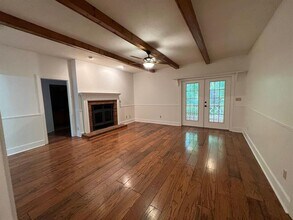 1381 Manor House Dr in Tallahassee, FL - Building Photo - Building Photo