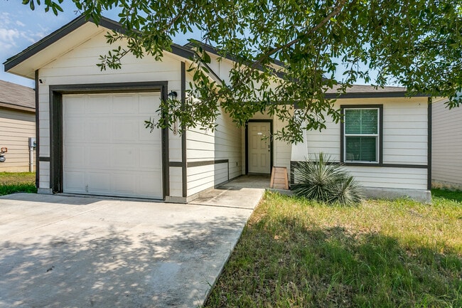 5518 Salado Fls in San Antonio, TX - Foto de edificio - Building Photo