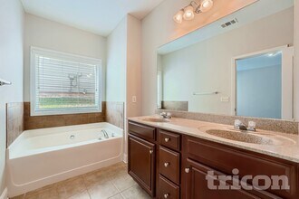 7942 Hawks Nest Trail in Lithia Springs, GA - Building Photo - Building Photo