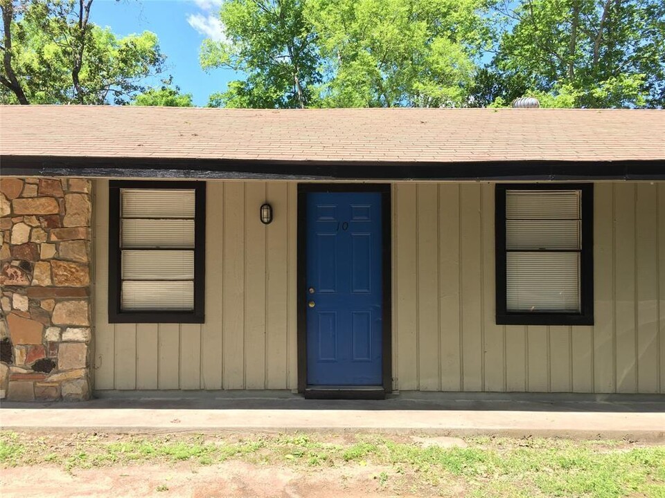 208 University Ave in Huntsville, TX - Building Photo