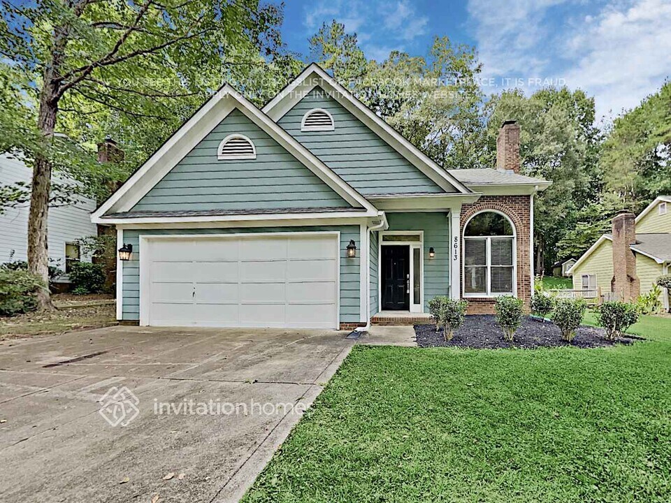 8613 Hornwood Ct in Charlotte, NC - Building Photo