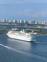 5600 N Flagler Dr in West Palm Beach, FL - Building Photo - Building Photo