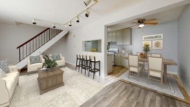 368 Farmingdale Cir in Vernon Hills, IL - Building Photo - Building Photo