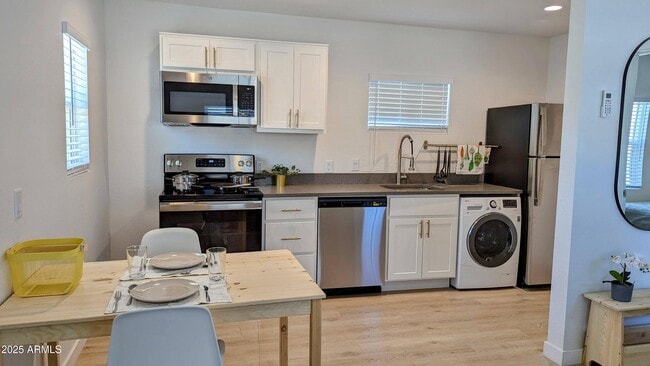 1620 E Apache Blvd in Tempe, AZ - Building Photo - Building Photo